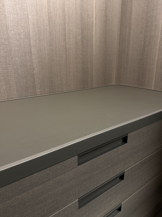 Kleerkast Senzafine New Entry