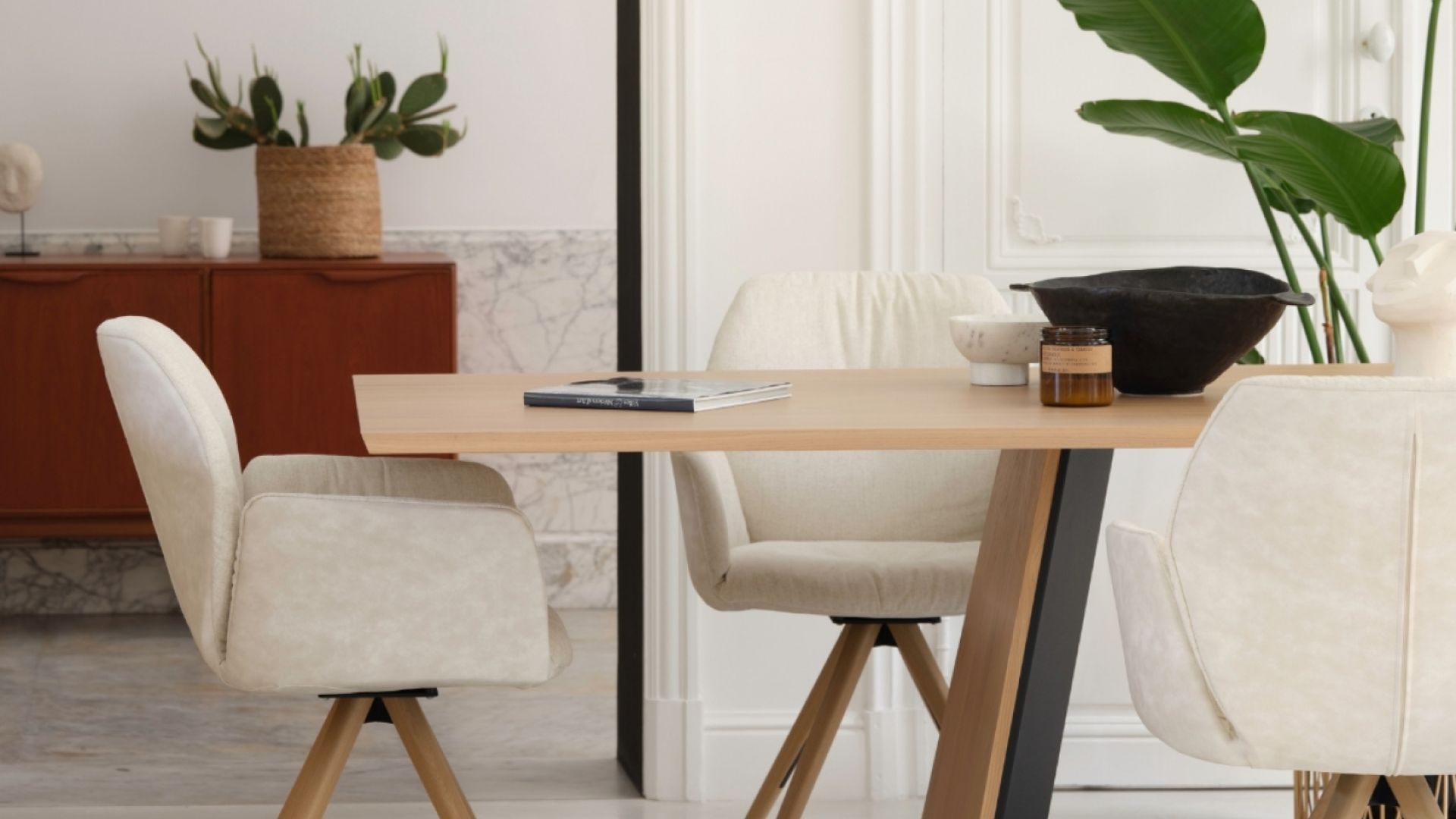 Ontdek onze bestsellers bij Designmeubelen Peeters-Van Leeuw! Ontdek onze bestsellers bij Designmeubelen Peeters-Van Leeuw!